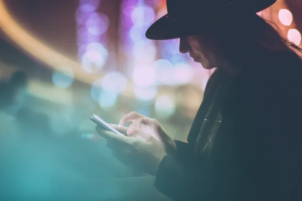 UUOK Login — Instantly access your secure account A confident dealer surrounded by casino chips inviting players to access their UUOK account, reflecting quick and easy login options.